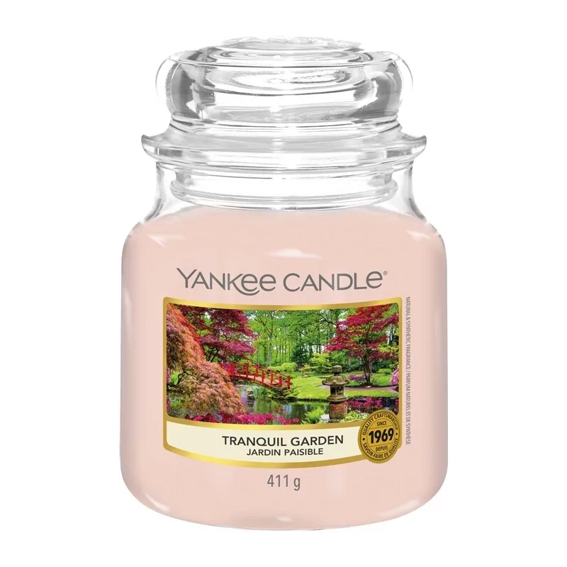 Aromatická svíčka Classic střední Tranquil Garden Yankee Candle - 411 g