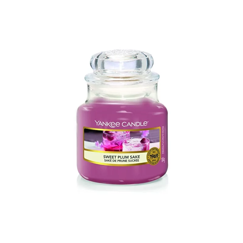 Aromatická svíčka Classic malá Sweet Plum Sake Yankee Candle - 104 g