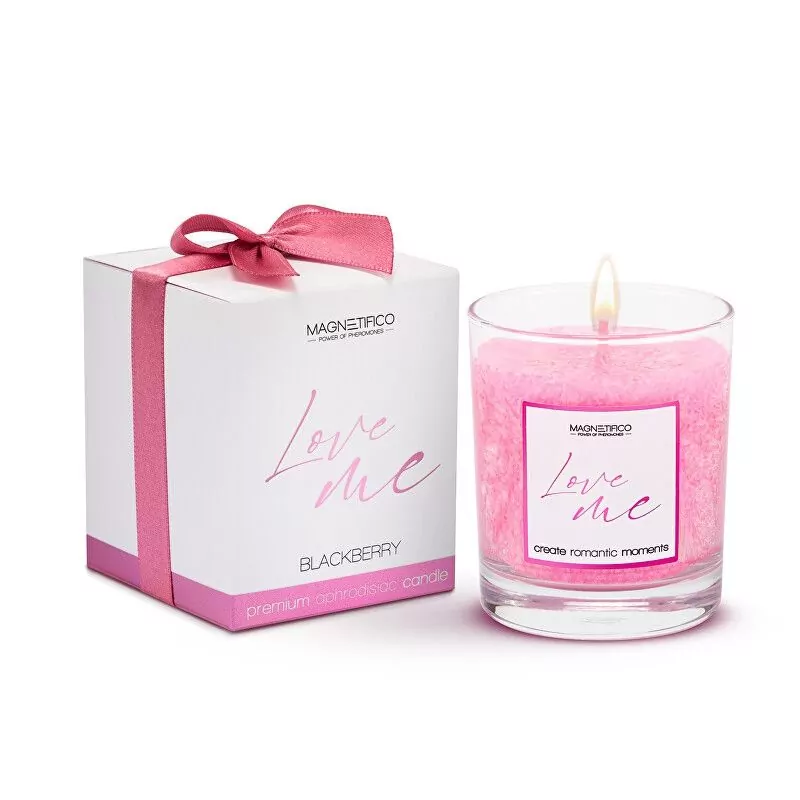 Vonná svíčka Love me Blackberry (Scented Candle) Magnetifico Power Of Pheromones - 125 g